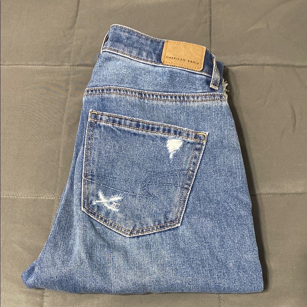 American Eagle 🦅 mom jeans. Size 00 regular.